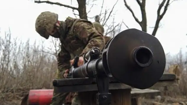 Donbas'ta bir Ukrayna askeri hayatını kaybetti