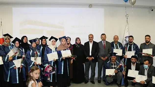 Strazburg DİTİB Açıköğretim İmam Hatip Lisesi öğrencilerinin ilk diploma heyecanı
