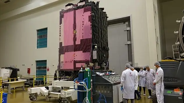 Türkiye'nin ilk milli haberleşme uydusu Türksat 6A'yı 'Space X' fırlatacak