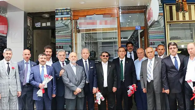 Esnafa karanfilli ahilik kutlaması