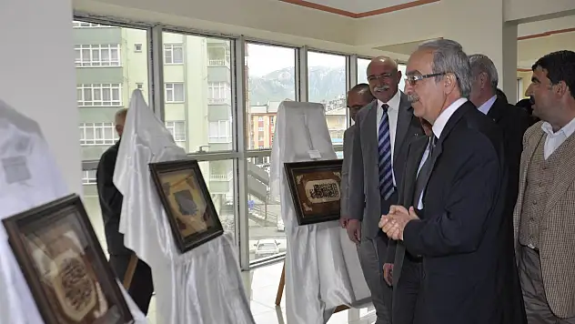 Kıl testere ile ahşabın dansı sergisi açıldı