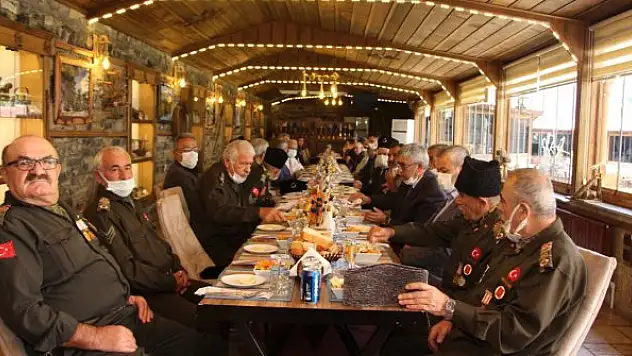 Kaymakam Deniz Pişkin'den gaziler onuruna yemek