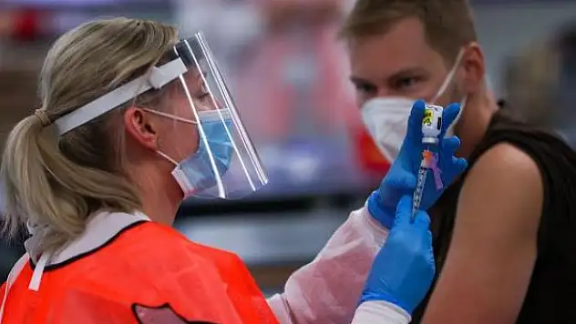 ABD ülkeye gelecek 18 yaş üzerine aşı zorunluluğu getirecek