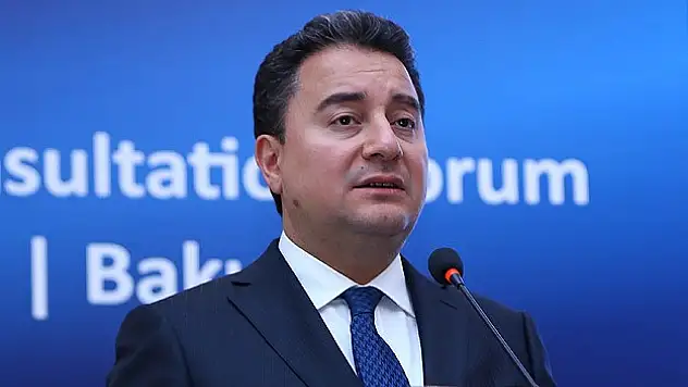 'Türkiye'nin önündeki en önemli konu siyasi istikrar'