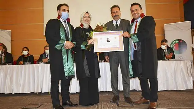 Genç avukatlar ruhsatlarını aldı