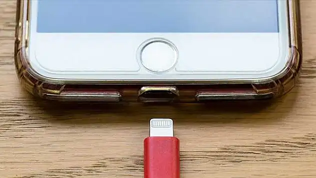 AB'den akıllı telefonlara tek tip şarj girişimi