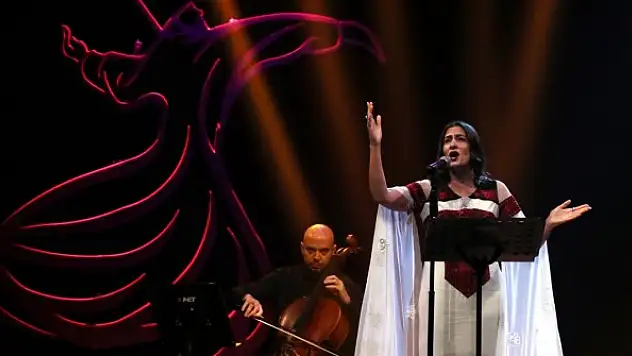Konya'da Ürdünlü sanatçı Hind Hamet sahne aldı