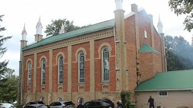 Kanada'daki Uygur Türkleri 148 yıllık kiliseyi camiye çevirdi