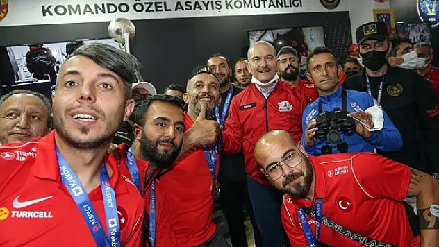 İçişleri Bakanı Soylu, TEKNOFEST'i ziyaret etti