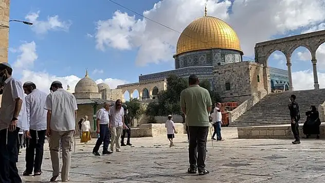 Yüzlerce fanatik Yahudi'den Mescid-i Aksa'ya baskın