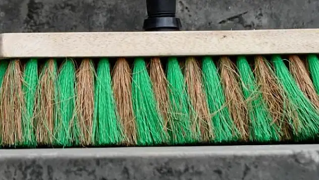 Kavgada kullanılan temizlik fırçası 'silah' sayıldı