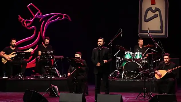 Özgür Çoban Konya'da sahne aldı
