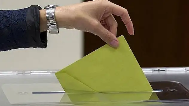 Almanya'da başörtülü kadının oy kullanmasına izin verilmedi