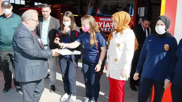 Bem-Bir-Sen itfaiye  erlerine ikramda bulundu