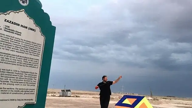 Konya'da Hz. Mevlana için uçurtma gösterisi