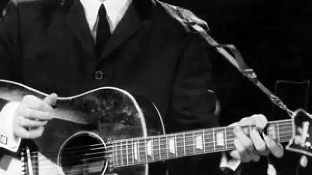 Harrison'un gitarı 485 bin dolara satıldı