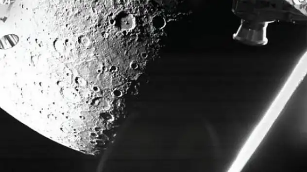 Merkür'ün ilk fotoğraflarını dünyaya gönderdi