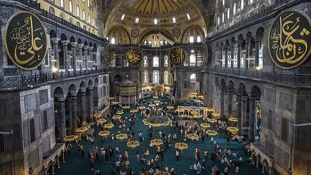 Ayasofya-i Kebir Camii'ni 3,5 milyonun üzerinde kişi ziyaret etti