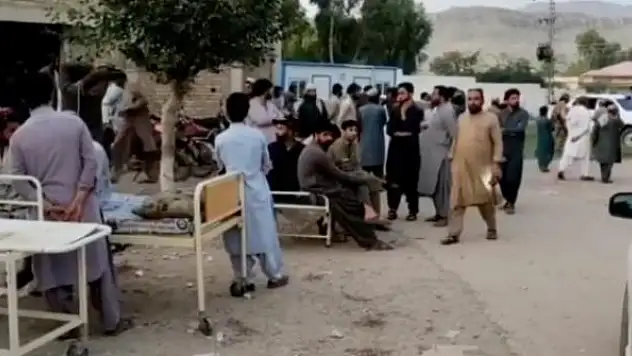 Pakistan'da 5,7 büyüklüğünde deprem: 20 ölü