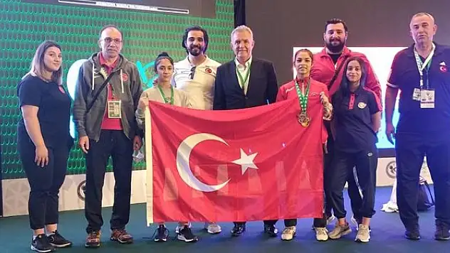 Milli halterci Medine Bilicier, yıldızlarda dünya ikincisi oldu