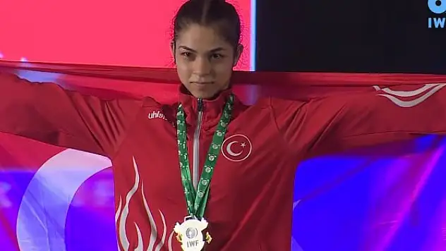 Halterci öğrenciler Konya'nın gururu oldu