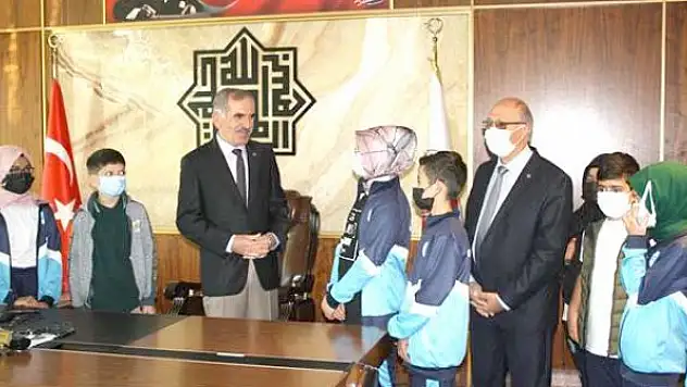 Öğrencilerden  Derin'e ziyaret