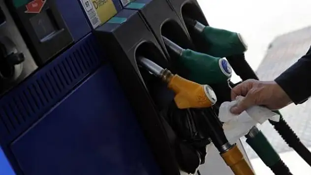 Fransa'da yakıtta rekor artış