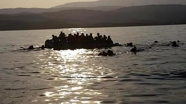 Tunus açıklarında tekne alabora oldu: 123 düzensiz göçmen kurtarıldı