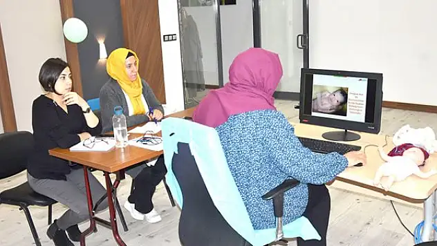 İlk Adım Ebe-Gebe Okulu Projesi'nde  eğitimler sürüyor