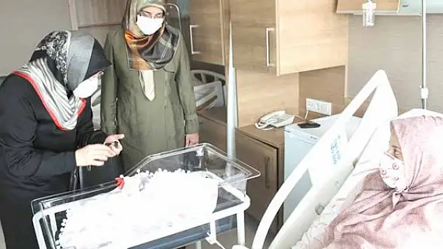 Yeni doğan bebekler ve  anneleri ziyaret edildi