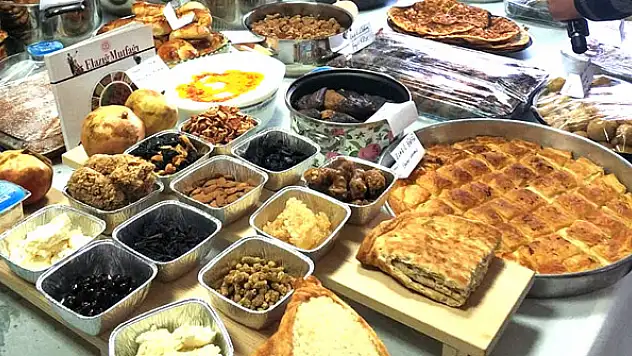 Elazığlılar Konya'da 35 çeşit yemeğini tanıttı