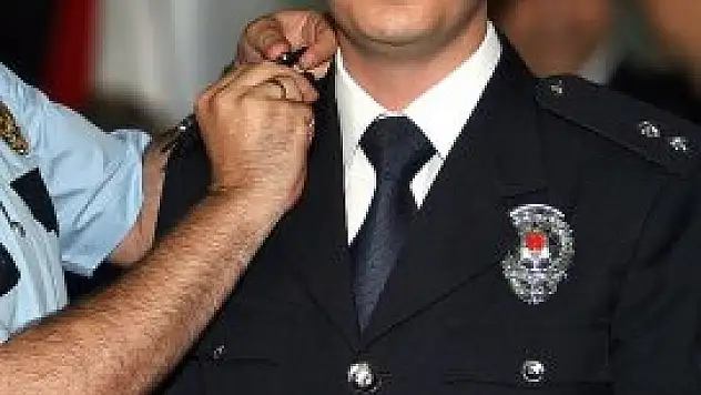 Emniyet'te 1479 polis terfi etti