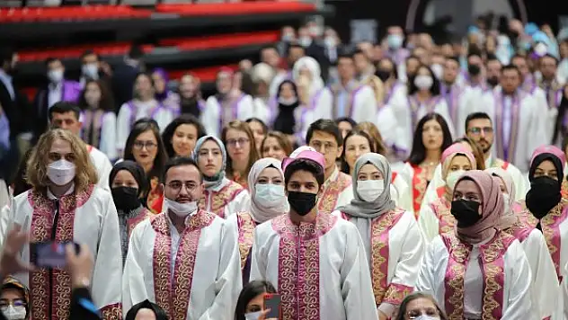 KTO Karatay'da mezuniyet coşkusu