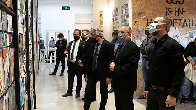 SÜ'de 39 ülkeden  800 eser sergilendi