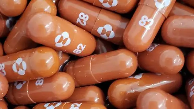 İngiltere COVID-19 ilacına onay veren ilk ülke oldu