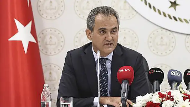 Bakan Özer'den ara tatil açıklaması: Öğretmenler eğitimlerini online alacak