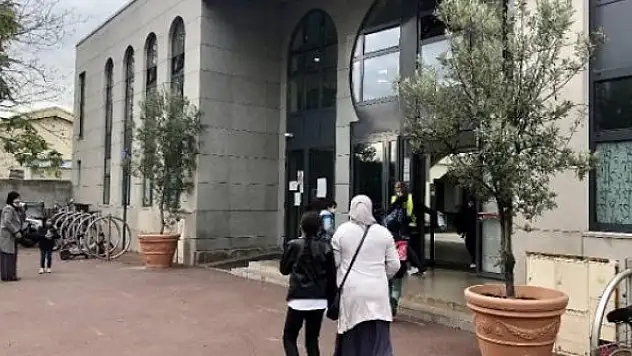 Fransa'da 3 camiye İslam karşıtı saldırı