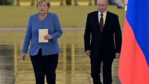 Putin ile Merkel'in gündemi: Belarus-AB sınırındaki göçmen krizi