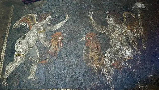 2700 yıllık iki mozaik bulundu