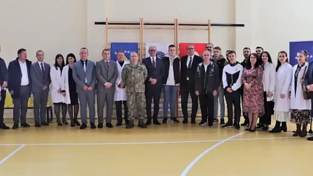 Türk askerinden Kosova'da eğitime destek