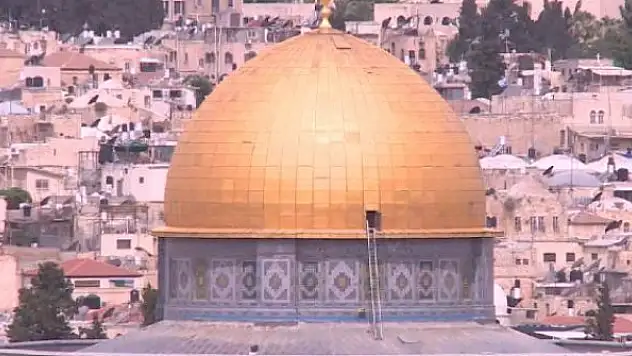 İsrail saldırılarında zarar gören Mescid-i Aksa onarıldı