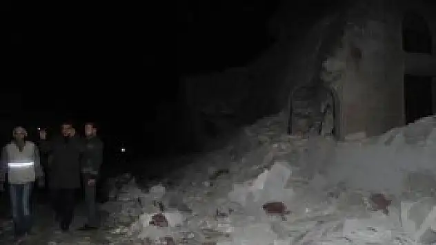 Esed güçleri cami bombaladı: 20 ölü