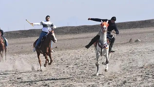 Kars'ta ata sporu 'cirit' köylüler tarafından yaşatılıyor