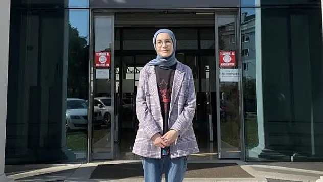 Yurt dışına çıkmadan 8 dil öğrendi