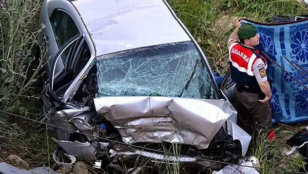 Otomobil devrildi: 3 ölü