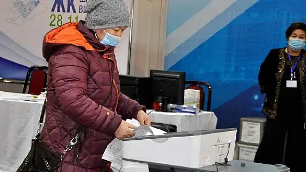 Kırgızistan'da halk milletvekili seçimleri için sandık başında