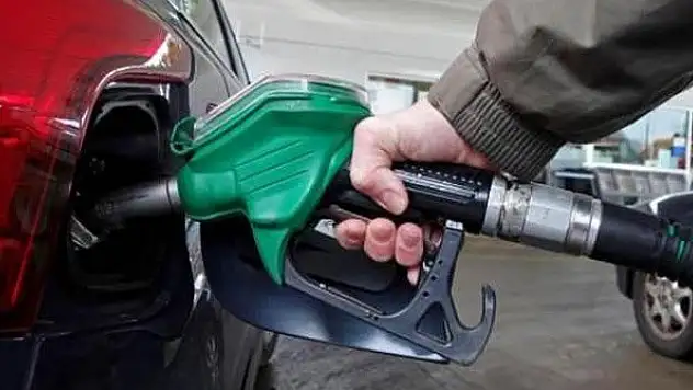 Benzin ve motorine bu gece indirim geliyor