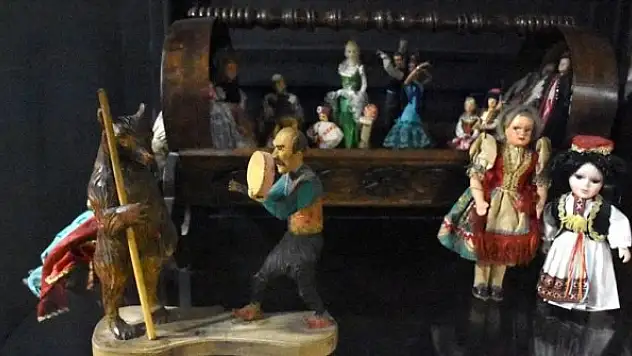 Baba mirası müzedeki Osmanlı giysi ve takılarını geleceğe taşıyor