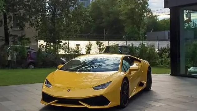 Koronavirüs yardım paralarıyla kendisine Lamborghini aldı