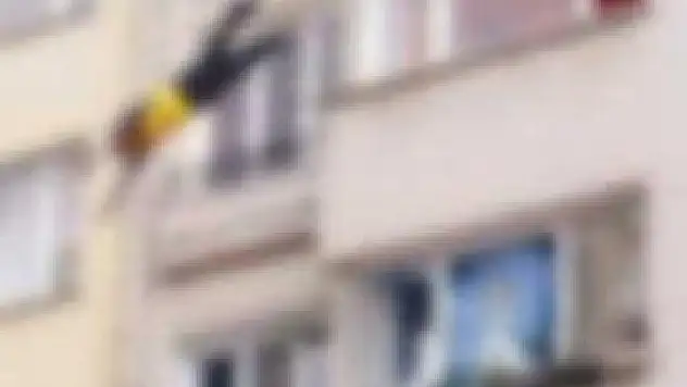 Pencereden düşen çocuk yaralandı